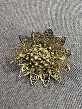 Vintage Gold Tone Filigree Flower Brooch Pin 1" Brass Floral